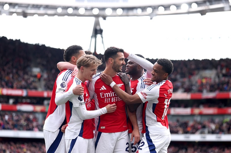 Arsenal gieo sầu Chelsea