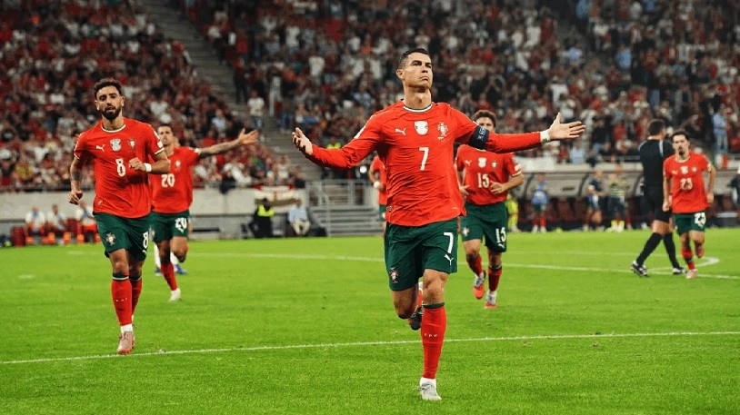 Ronaldo lập công trên chấm phạt đền