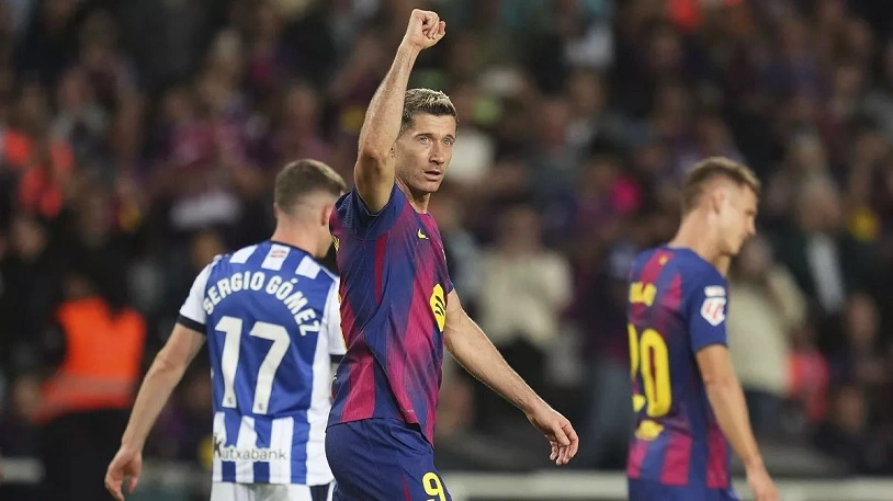 Lewandowski mang về 3 điểm cho Barcelona