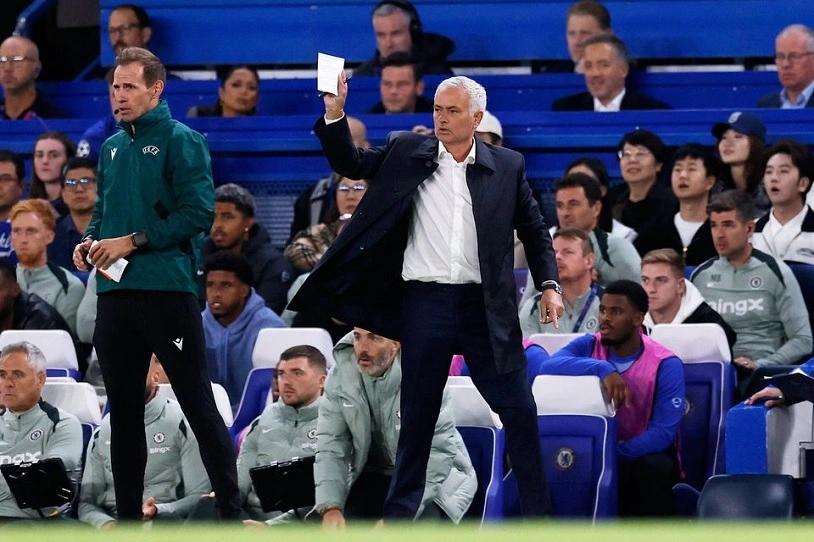 Mourinho thất bại trong ngày trở lại Stamford Bridge