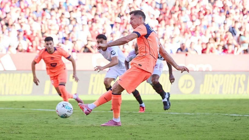 Lewandowski hỏng pen, Barcelona nhận thất bại