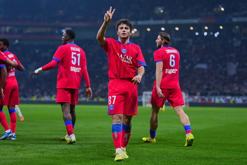 Joao Neves là người hùng của PSG
